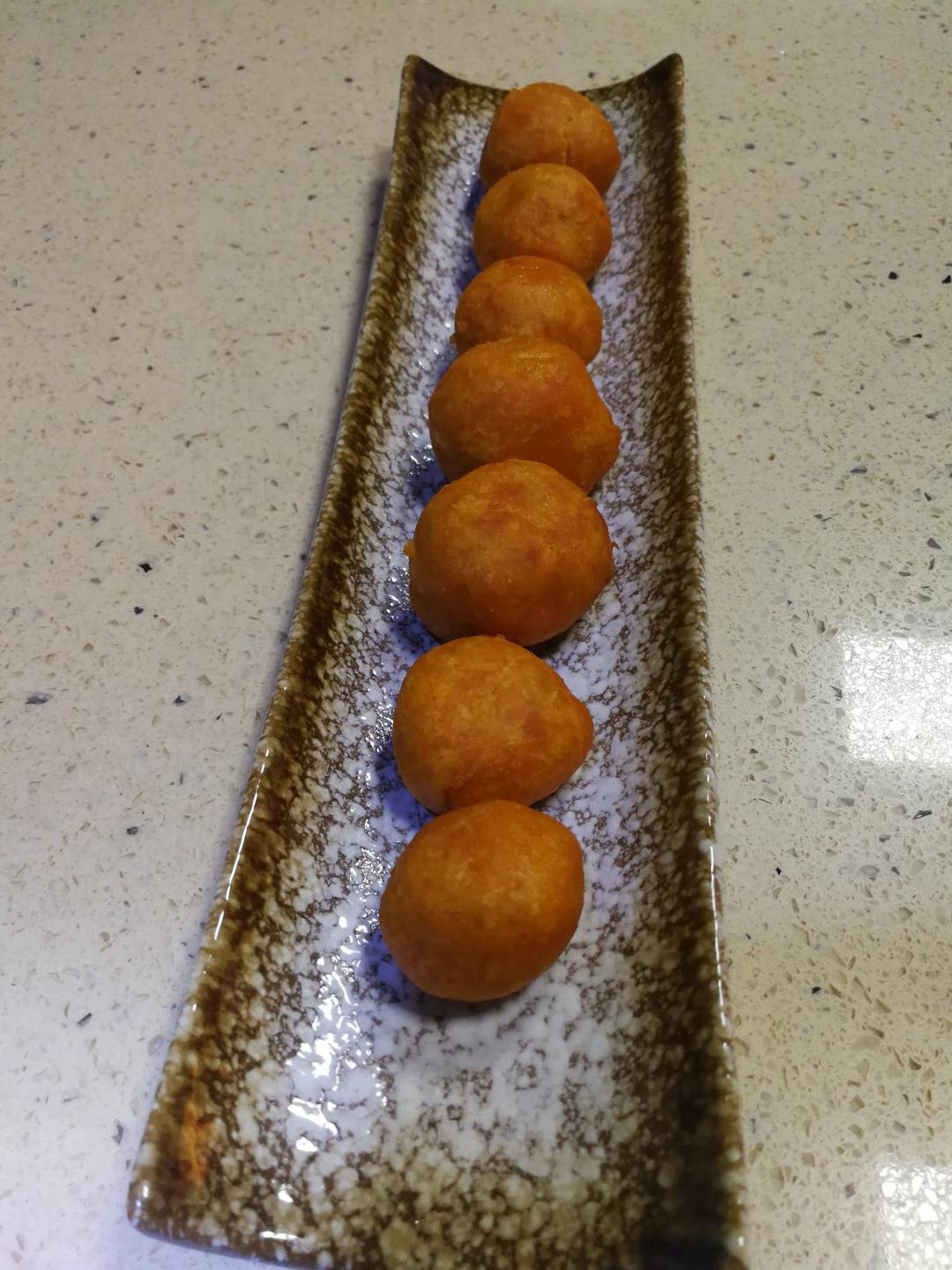 妈妈教炸的红薯丸子