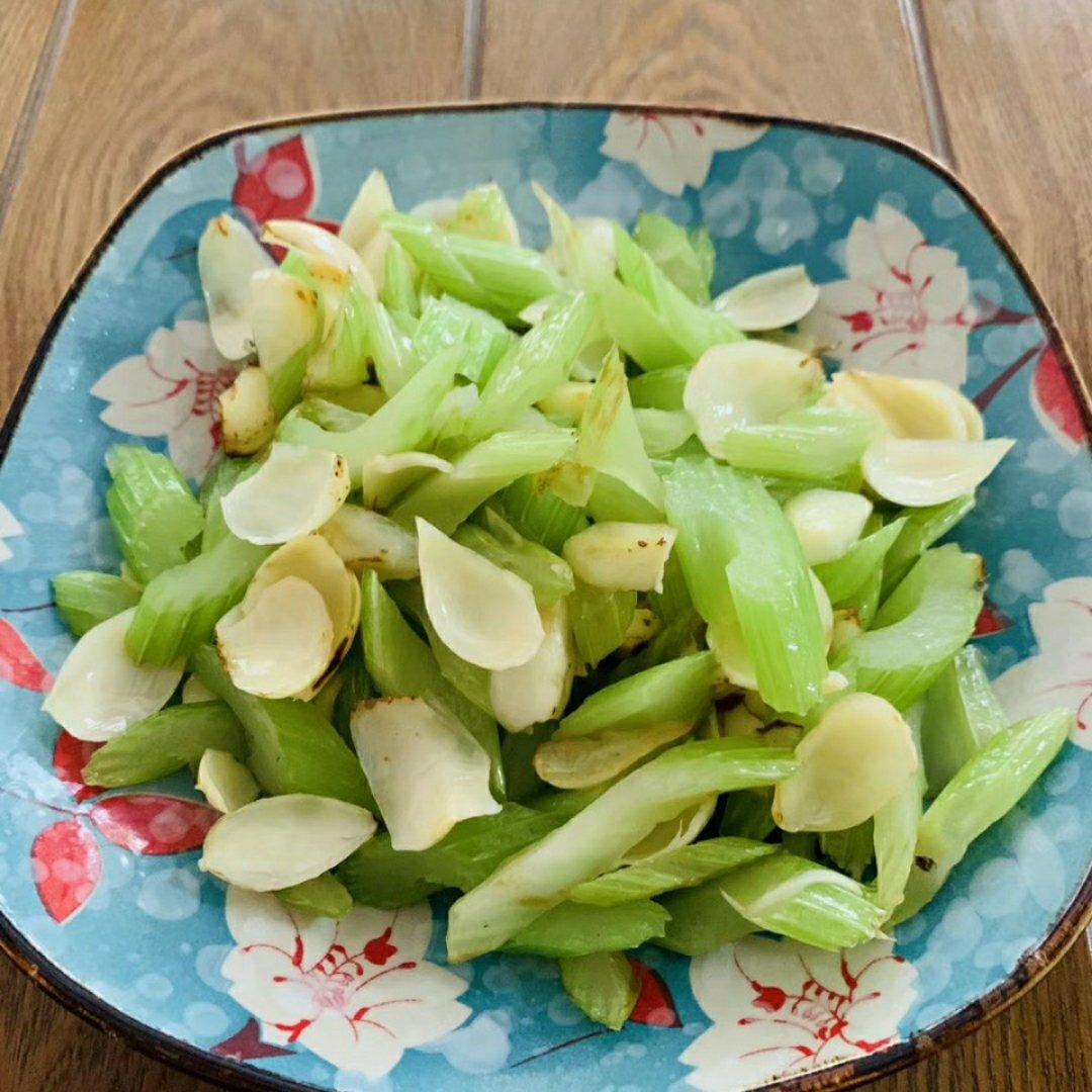 西芹炒百合