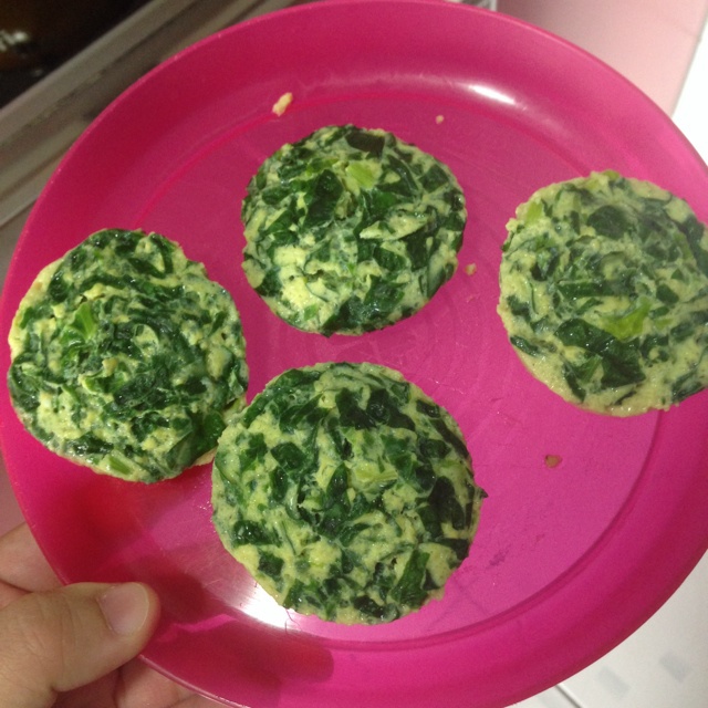 蘸汁菠菜鸡蛋糕——春季养生多吃菠菜