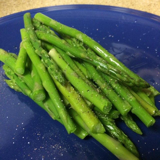 一个人去旅行做的白灼芦笋