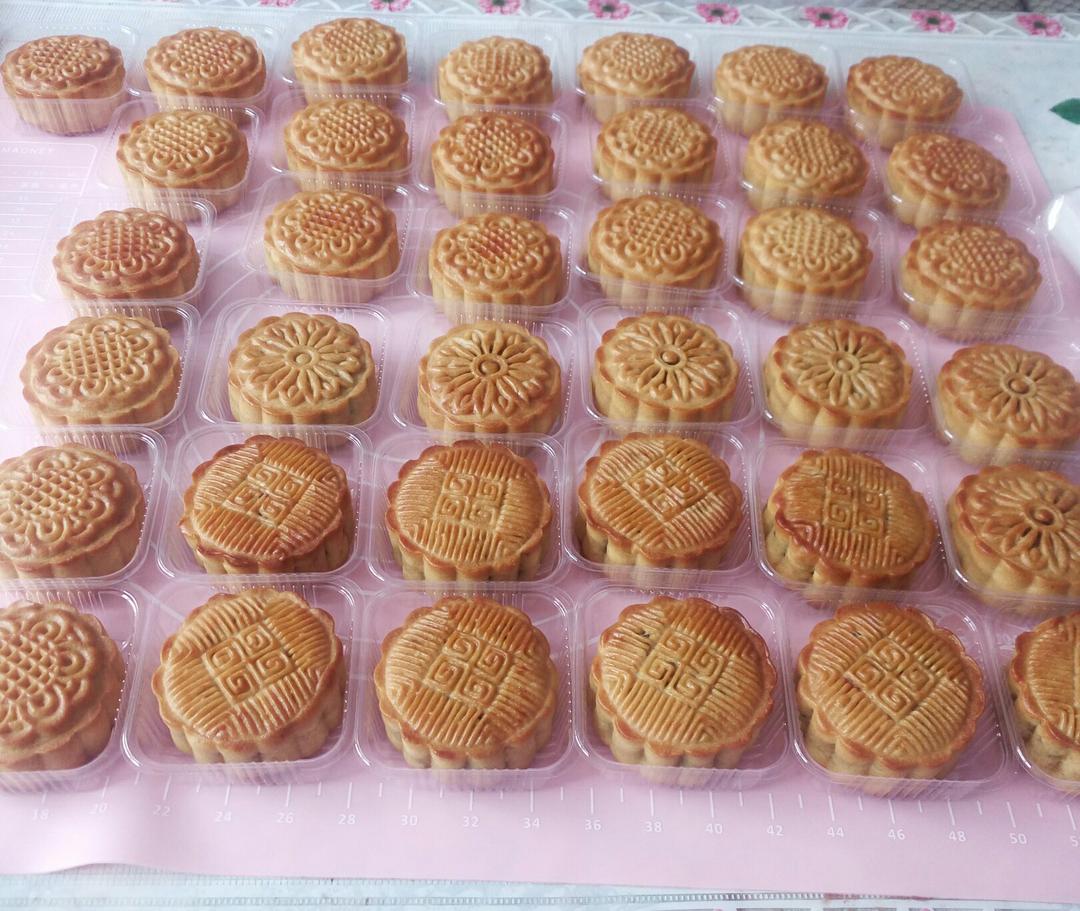 广式月饼—蛋黄莲蓉月饼