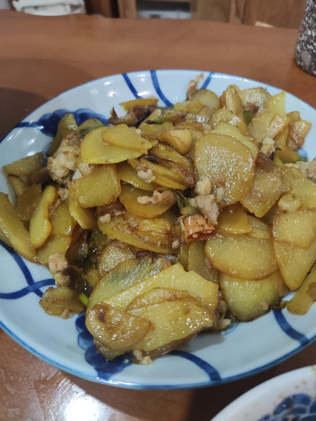 爆好吃的炒土豆片