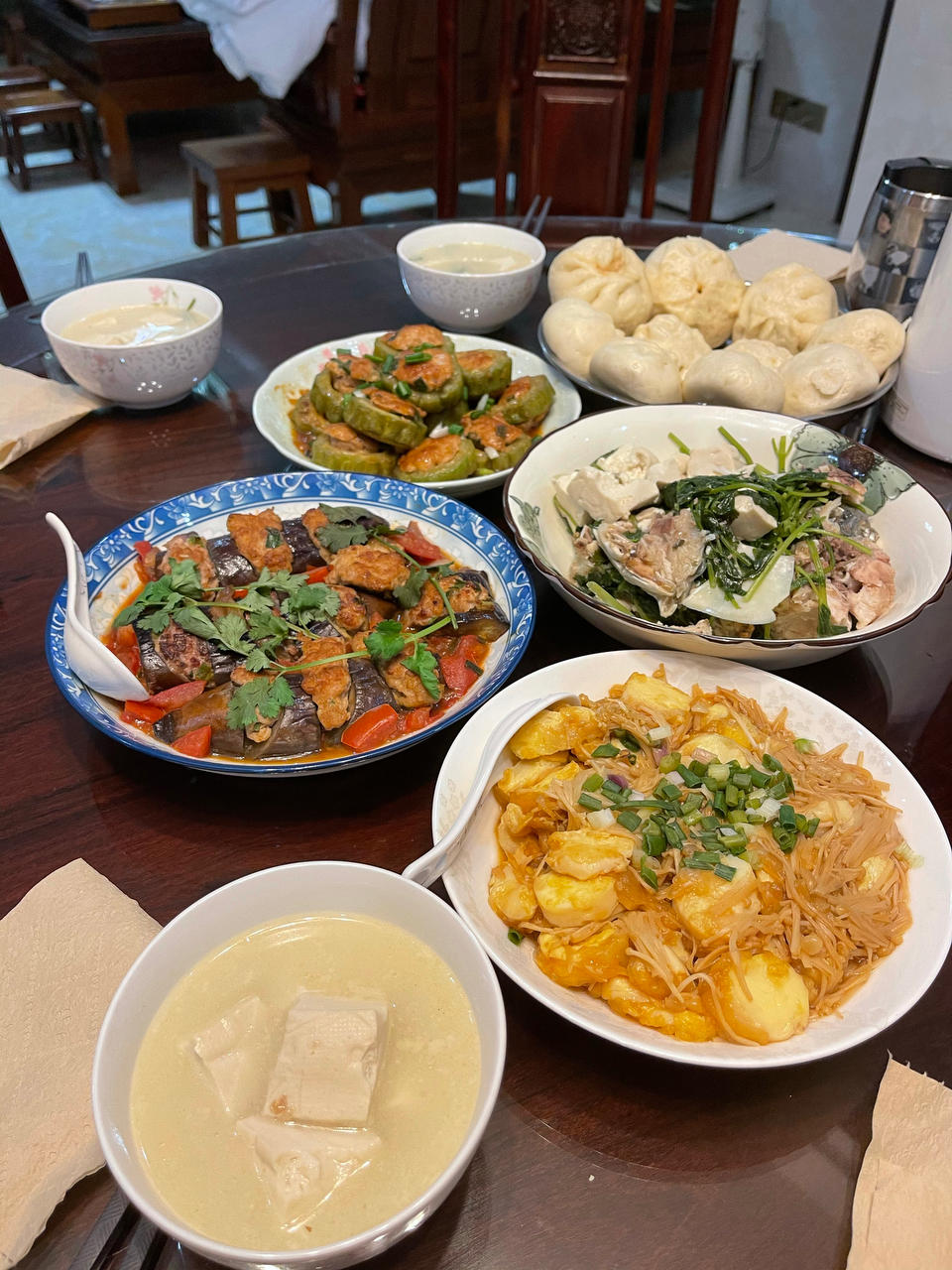 我已经吃胖了做的金针菇日本豆腐煲制作方法方便又好吃下饭菜全家喜欢