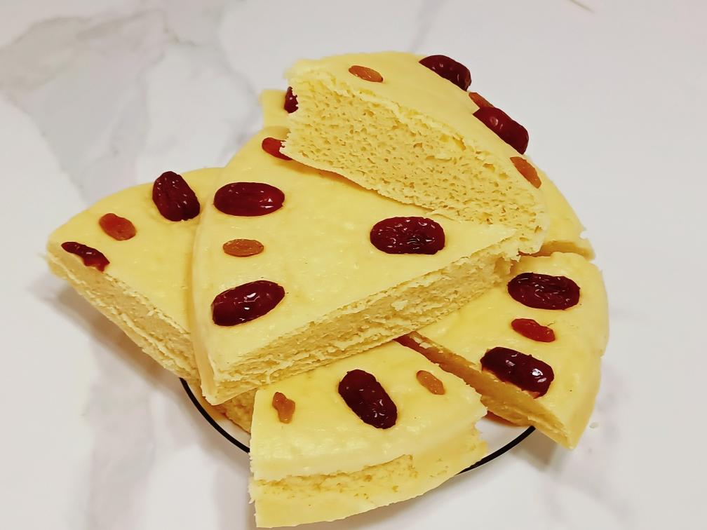 无比暄软的玉米面红枣发糕，香甜松软比面包还香！自用配方屡试不爽！