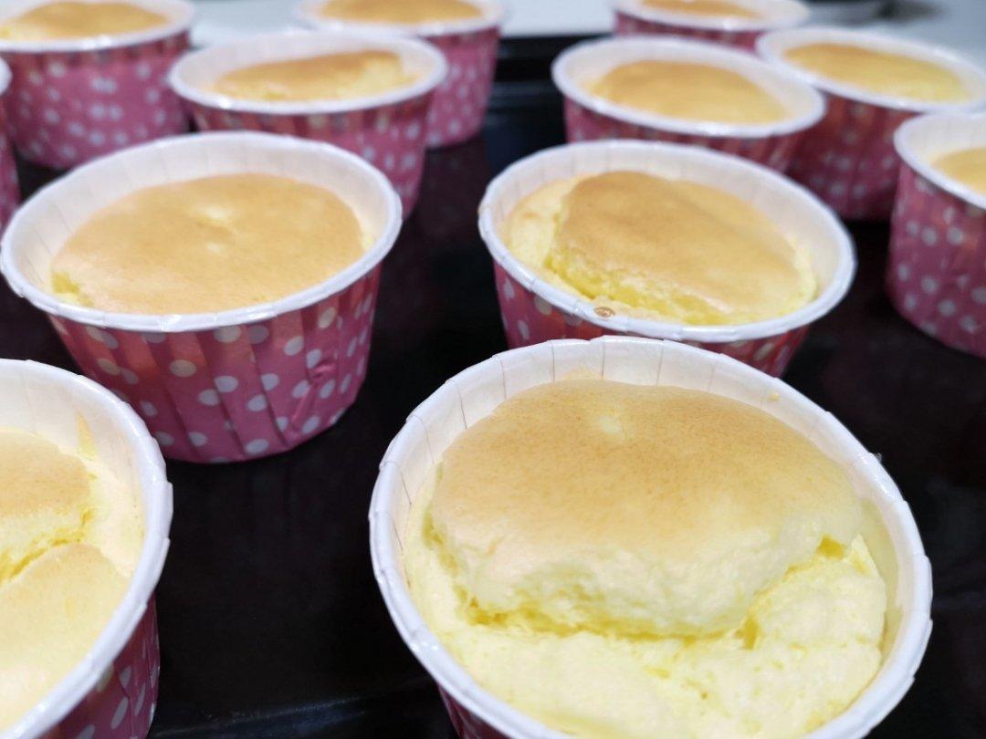 原味戚风纸杯蛋糕（烤箱做纸杯蛋糕）