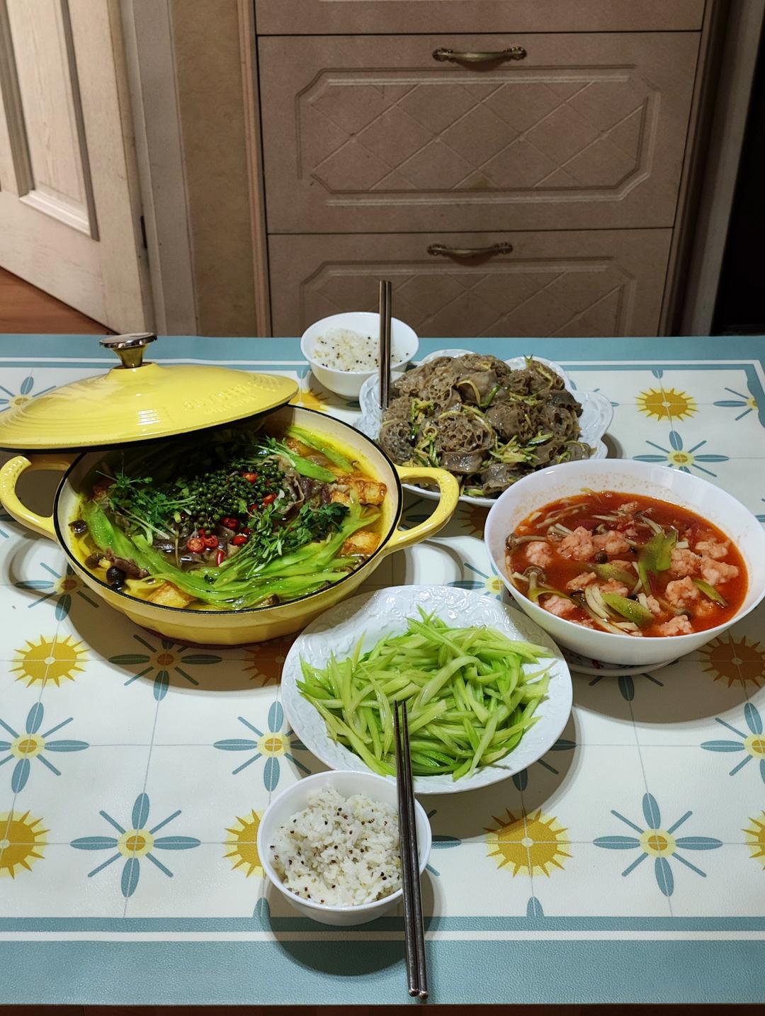 韭菜盒子【3月北鼎珐琅铸铁锅食谱】
