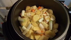 土豆炖牛肉的做法 步骤1