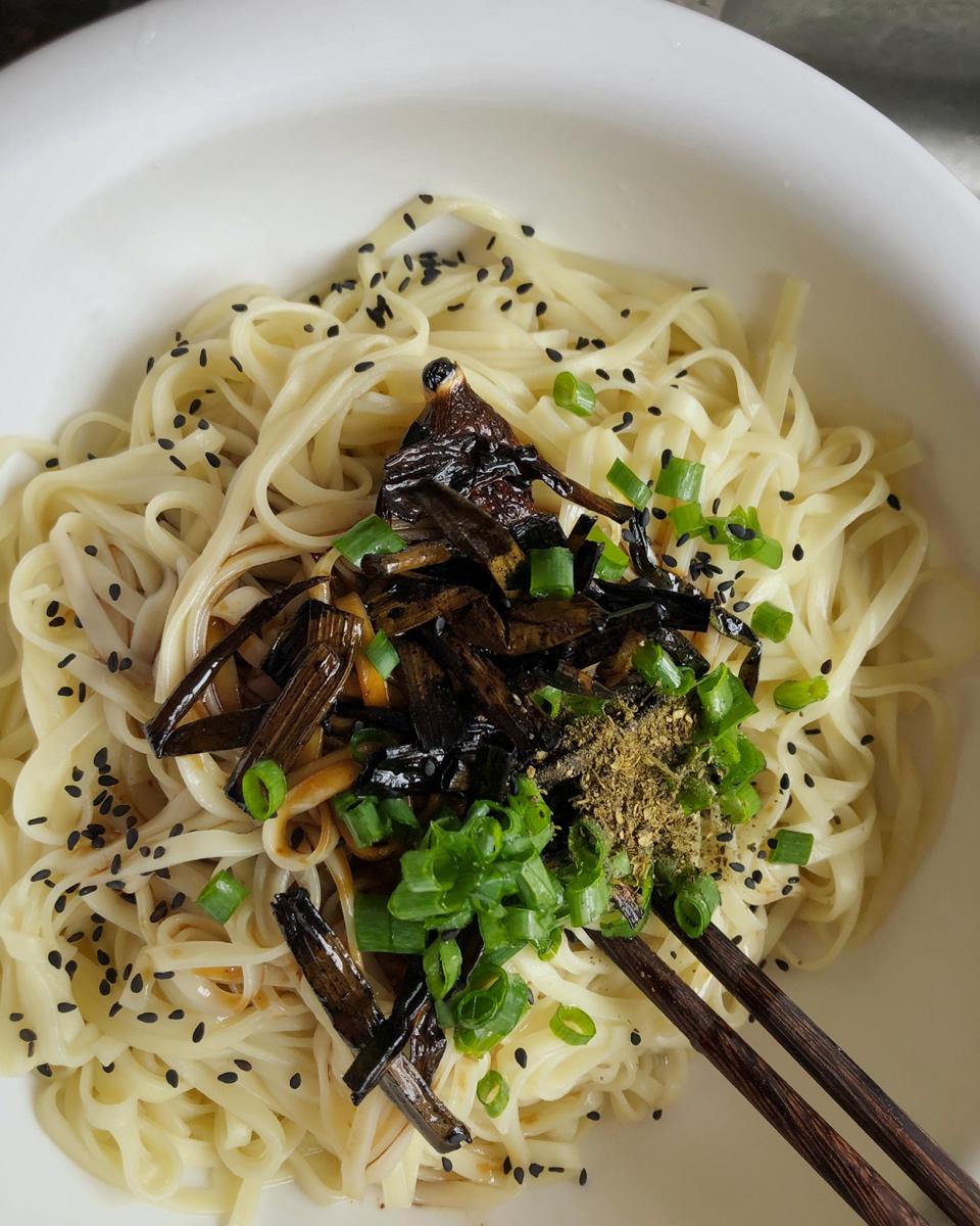 葱油拌面Spring Onion Noodles