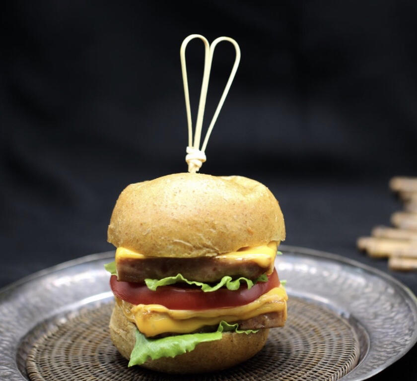 苏逸阳做的肯德基早餐汉堡轻松在家做 ---『玉米鸡肉汉堡包』