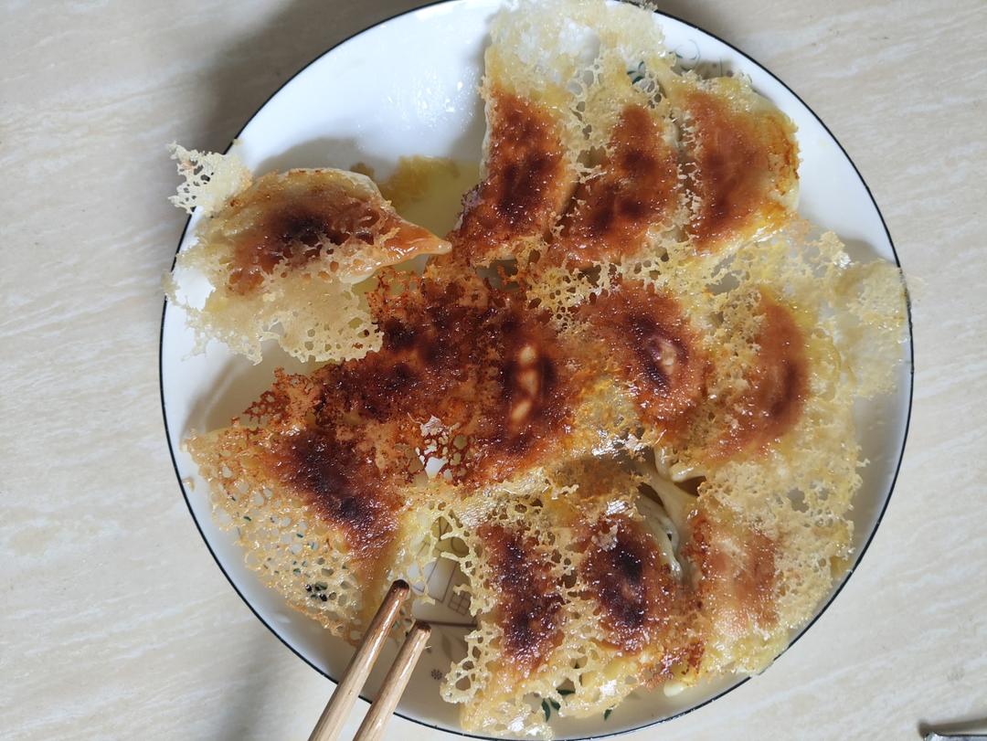 冰箱冷冻水饺做煎饺