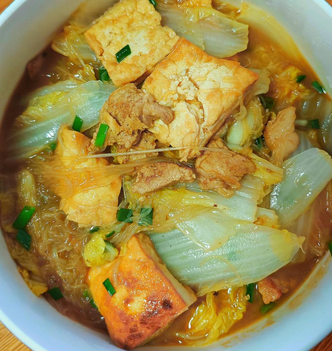 天冷了，一定要来锅热乎乎的白菜粉条炖豆腐