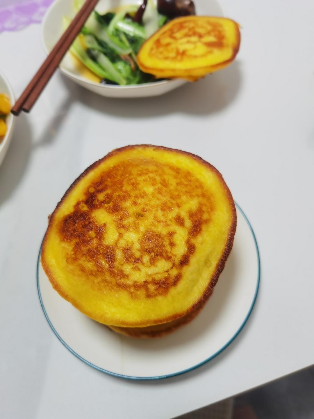 手不沾面做松软的玉米面小饼