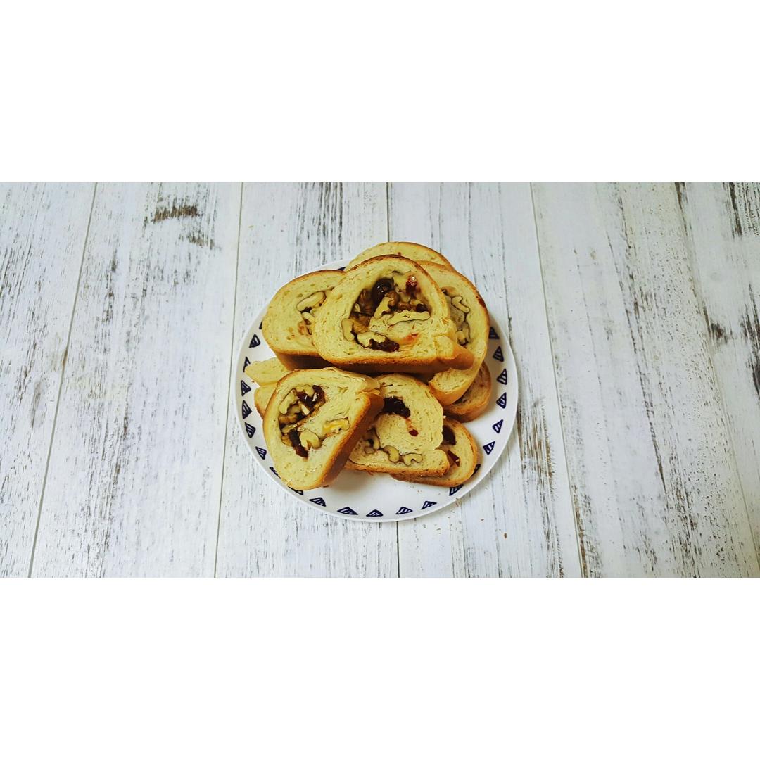 风靡代购店的新疆果仁大列巴