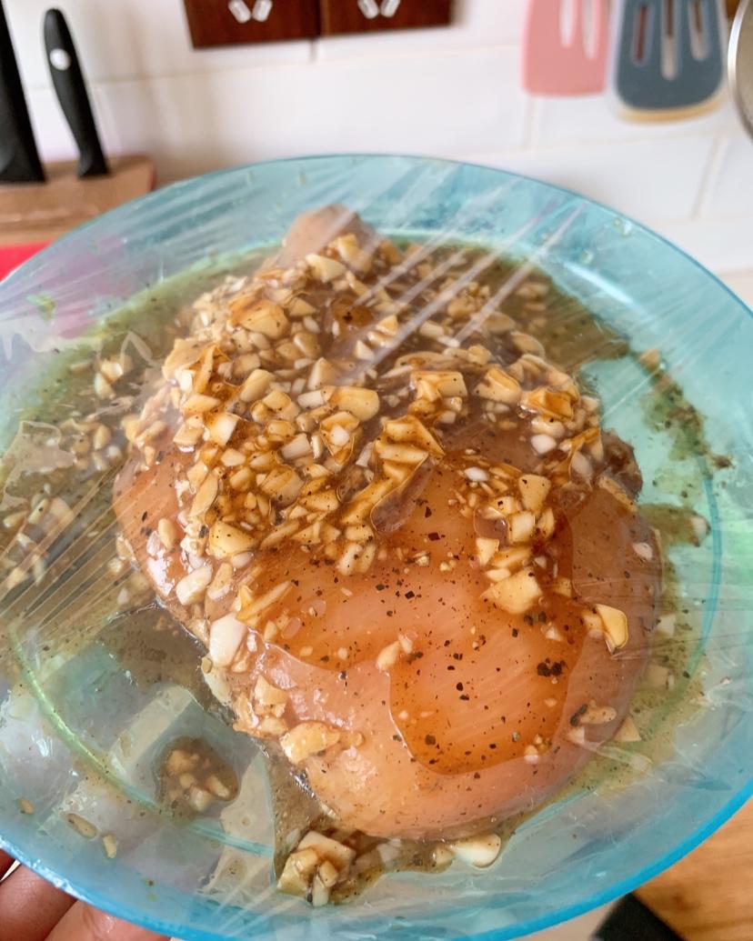 香煎鸡胸肉(蜂蜜蒜香)