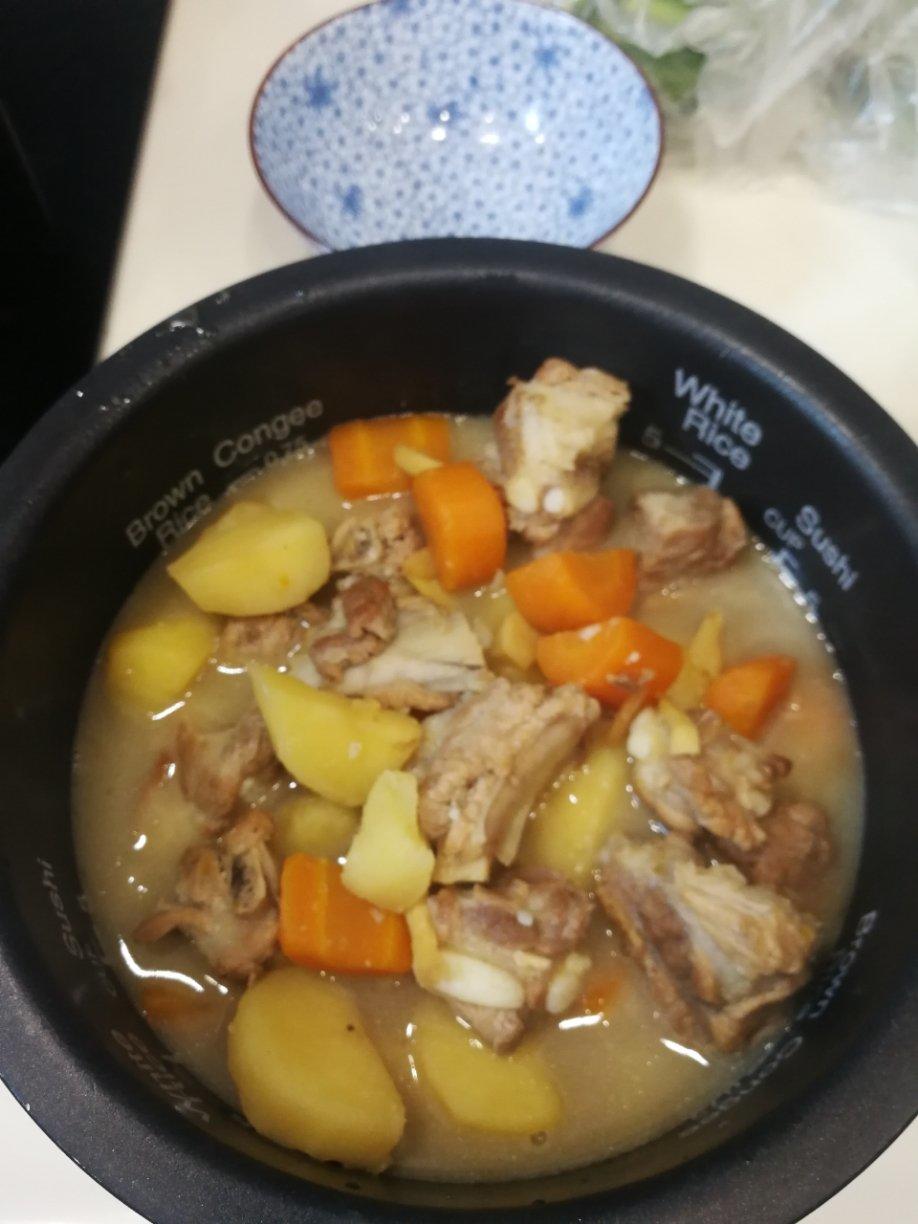 喷香排骨焖饭（爆好吃）
