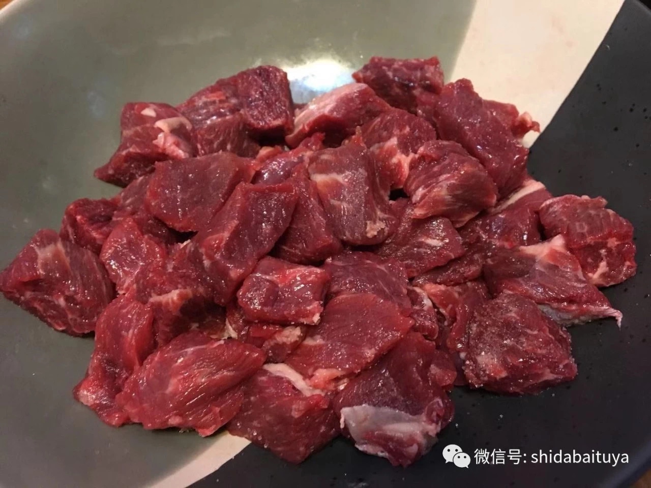 复刻天津桂园餐厅的黑蒜子牛肉粒的做法 步骤1