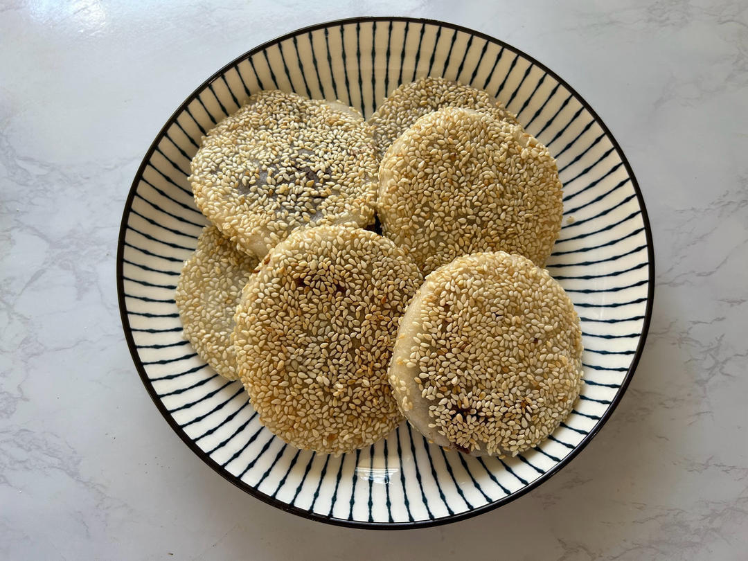 芝麻豆沙糯米饼 新手零失败 快手面食 软糯香甜 附细节视频详解