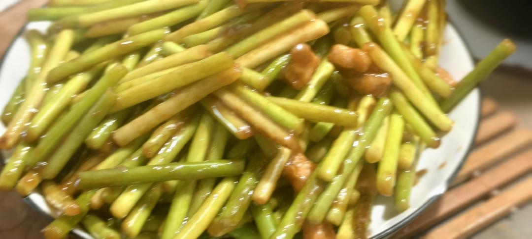蒜苔炒肉丝