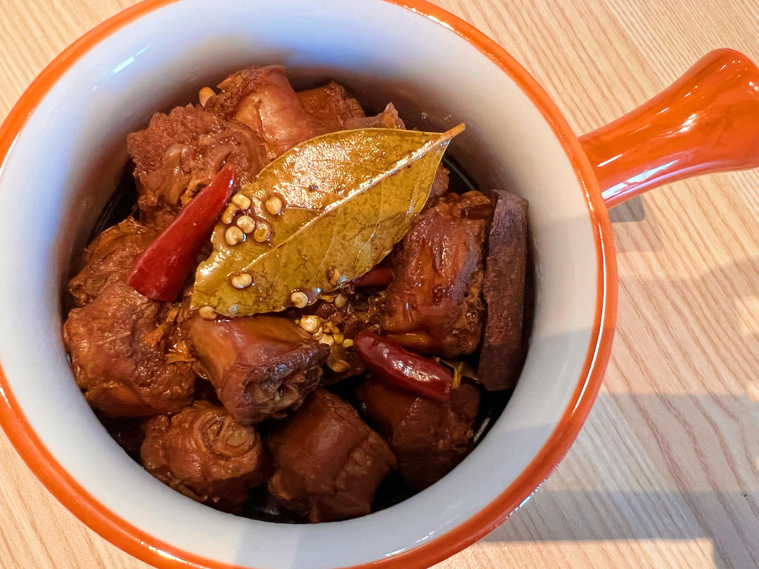 周黑鸭版鸭脖子（好吃到舔手指）