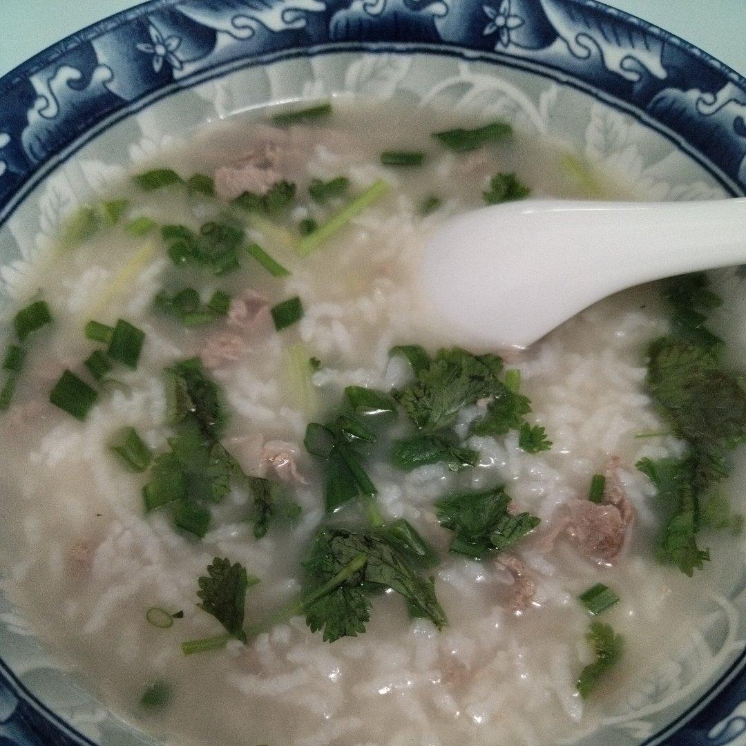 广式生菜丝牛肉粥