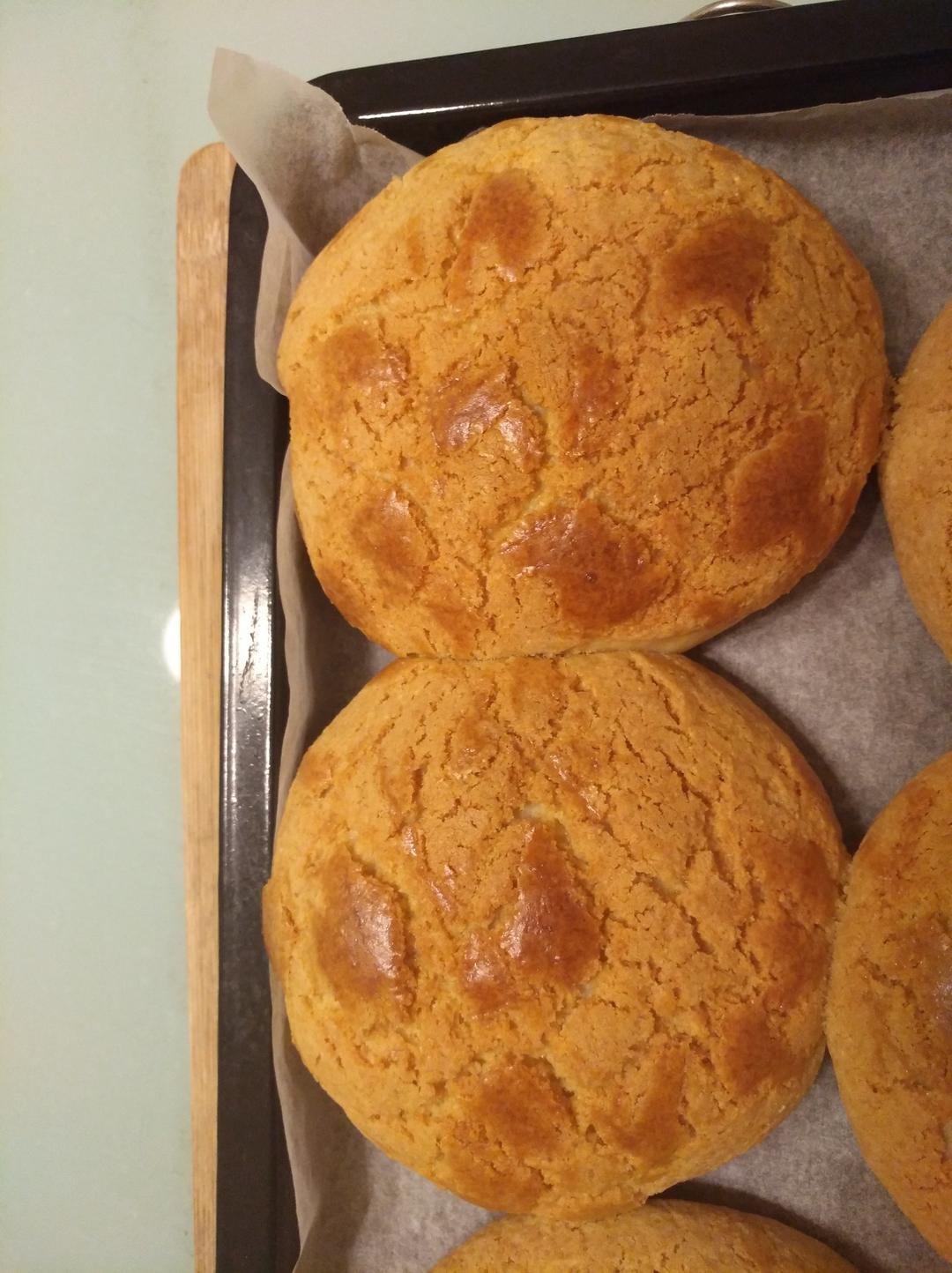 菠萝包（附10分钟手套膜和快速软面包做法）