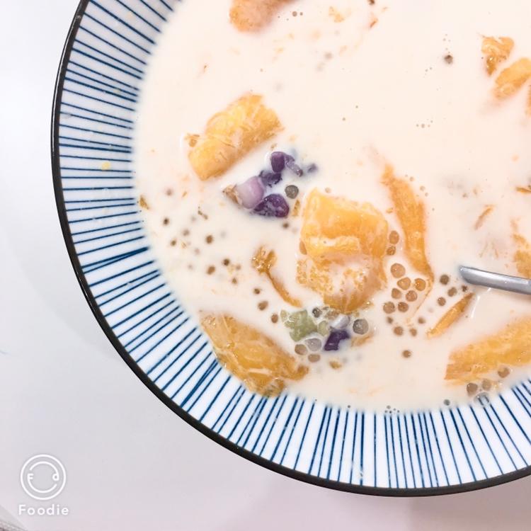 芋圆芒果椰汁西米露