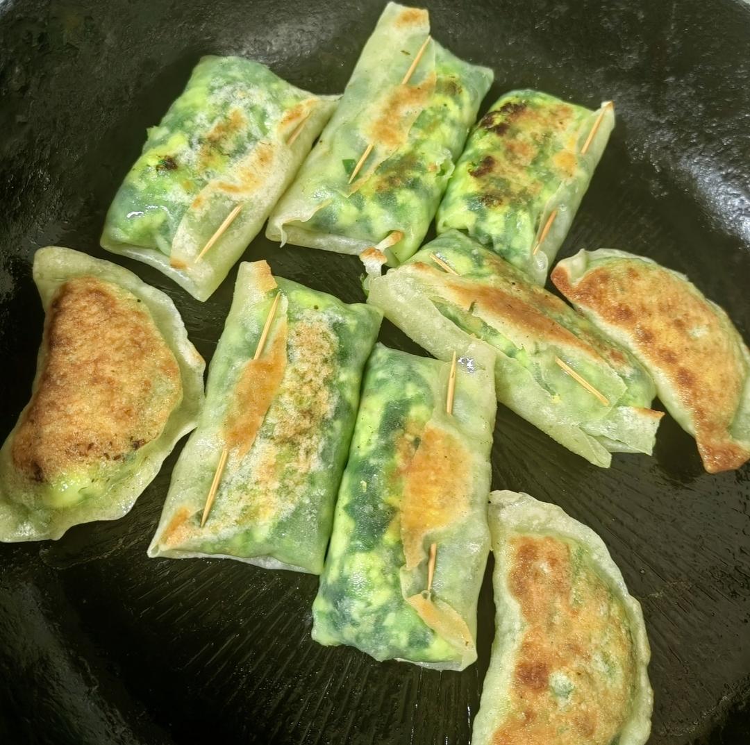 以后你要是想吃韭菜盒子，不想和面，就学我这样子做，外皮酥脆鲜香美味韭菜盒子筋饼