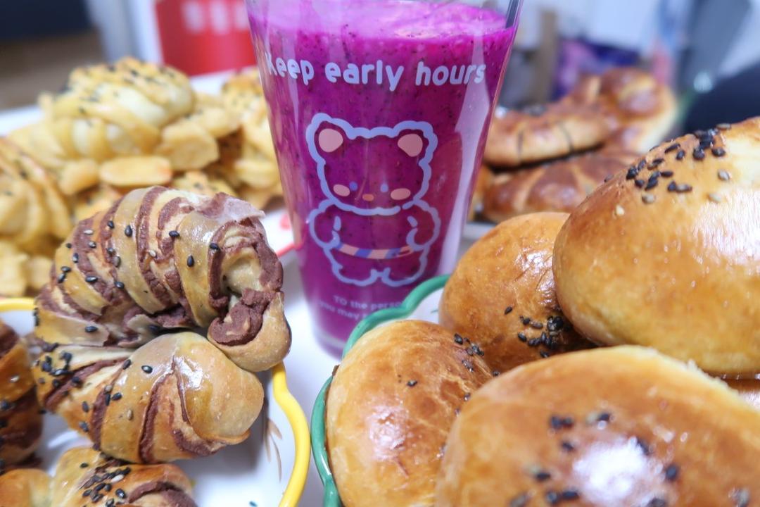 火龙果酸奶奶昔