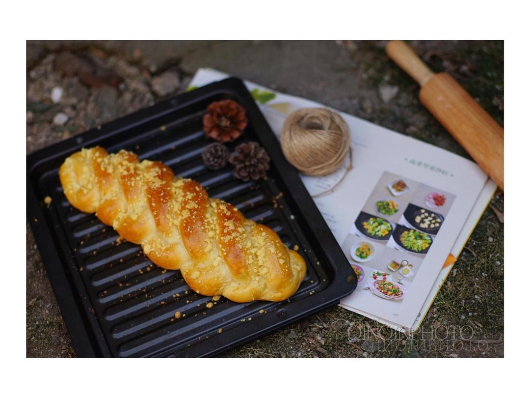 编织系列～五股麻花辫酥粒面包的做法