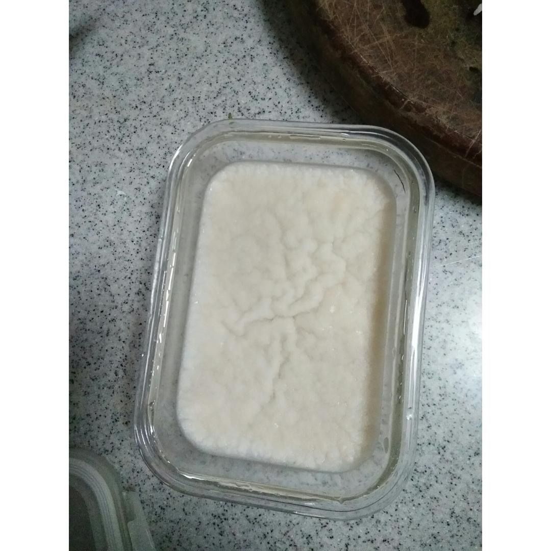 熬制肉皮冻---为小笼包做准备