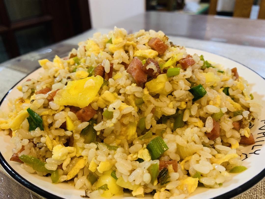 虾仁菠萝炒饭