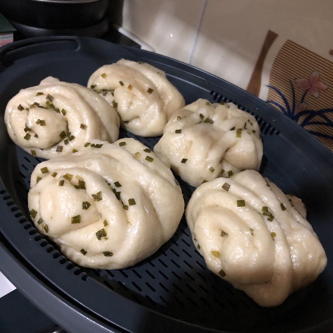 碧波荡漾葱油花卷｜附葱花不变黄小技巧