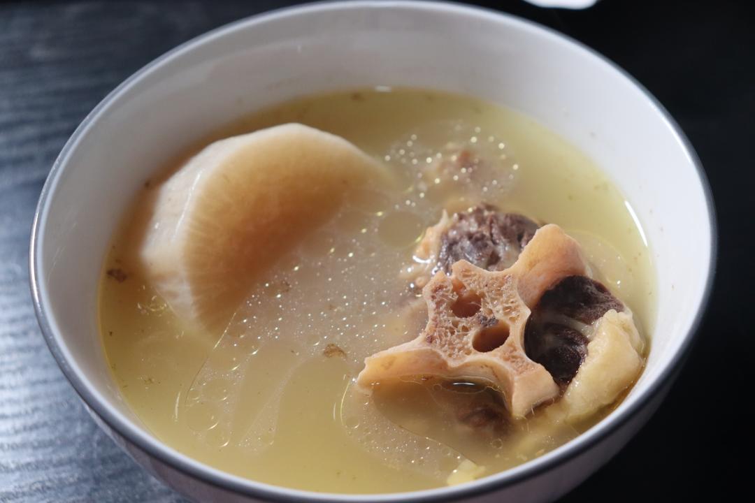 牛尾炖白萝卜汤