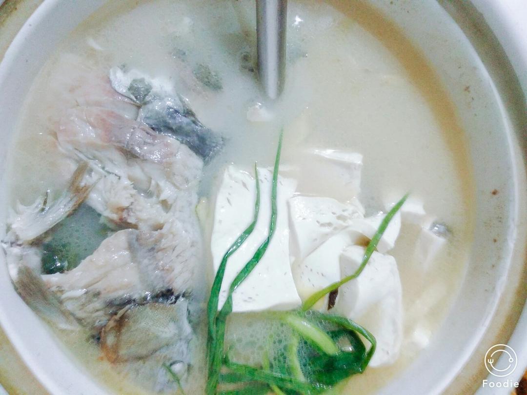 奶白鲫鱼豆腐汤