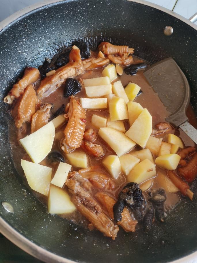 红烧鸡翅炖土豆