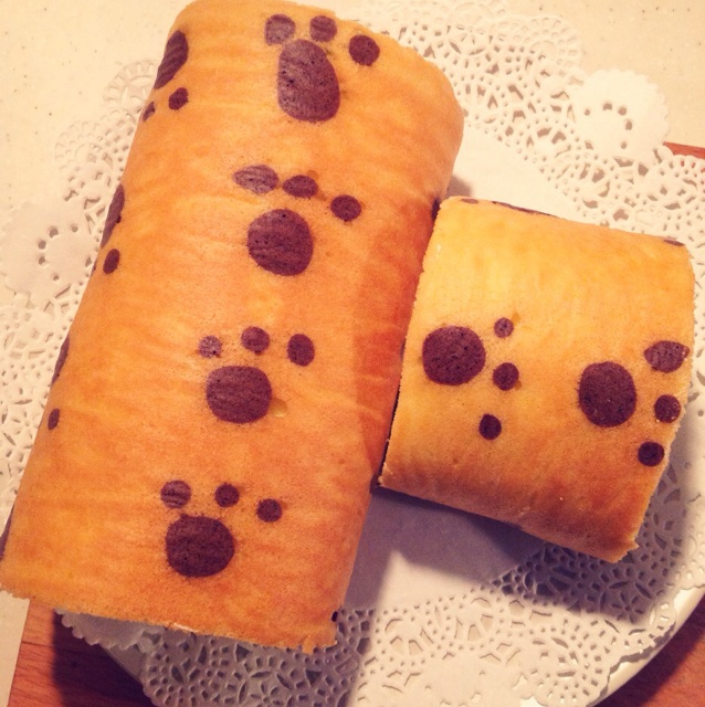 手绘脚印蛋糕卷