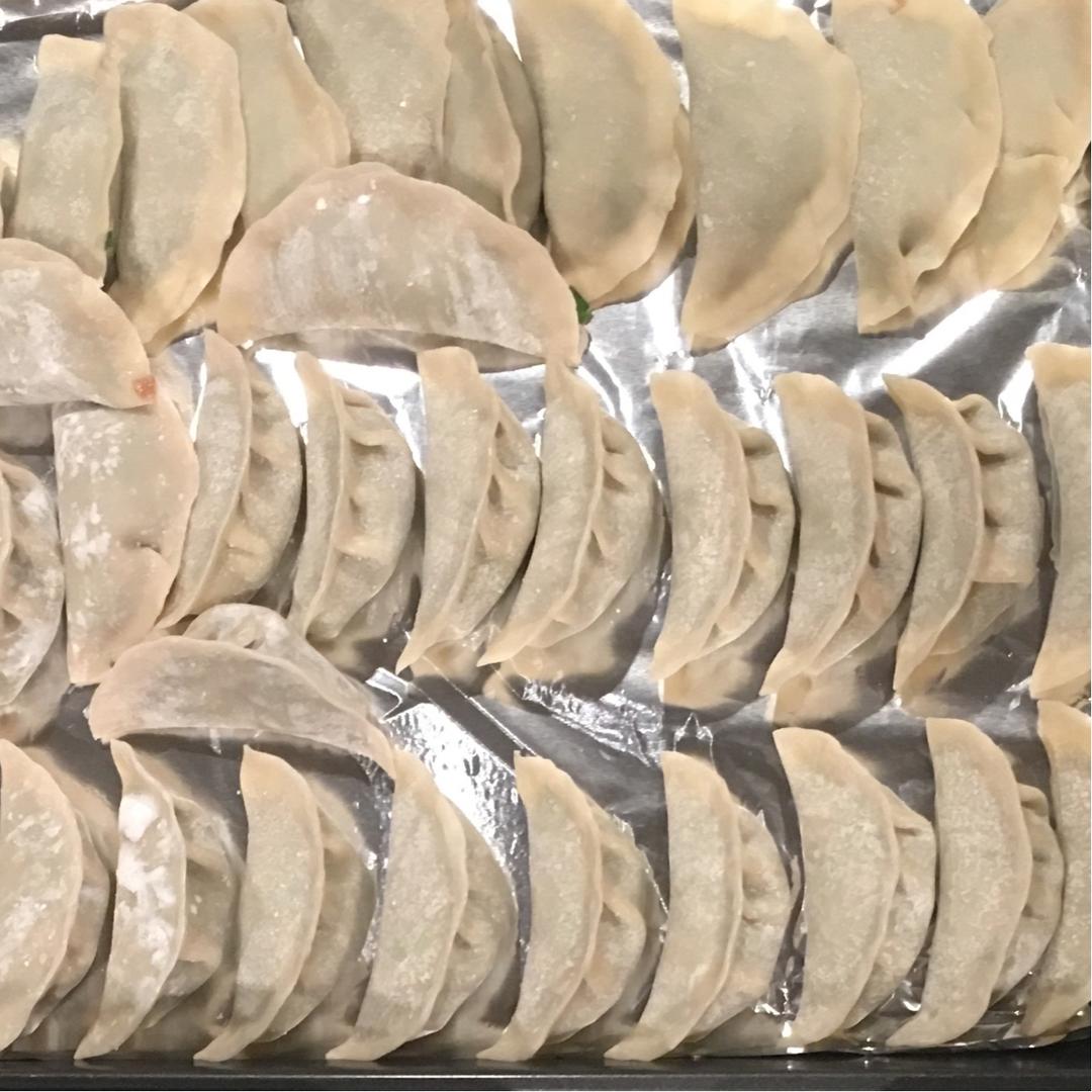 韭菜猪肉饺子(最简单最好吃又最多汁的饺子)