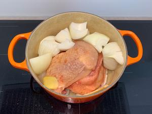 柚子胡椒洋葱炖鸡的做法 步骤1