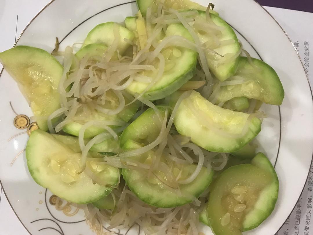 低卡减脂瘦身餐——绿豆芽炒西葫芦