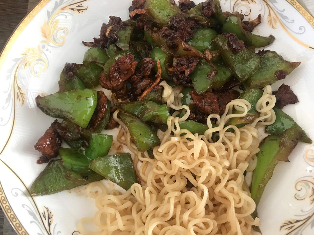 下饭神器👉青椒炒肉