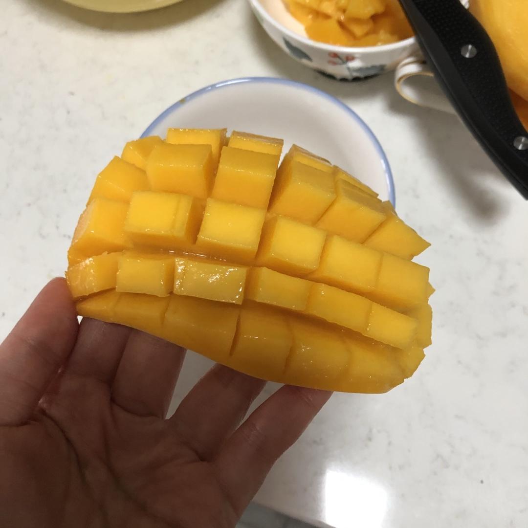 芋圆芒果椰汁西米露