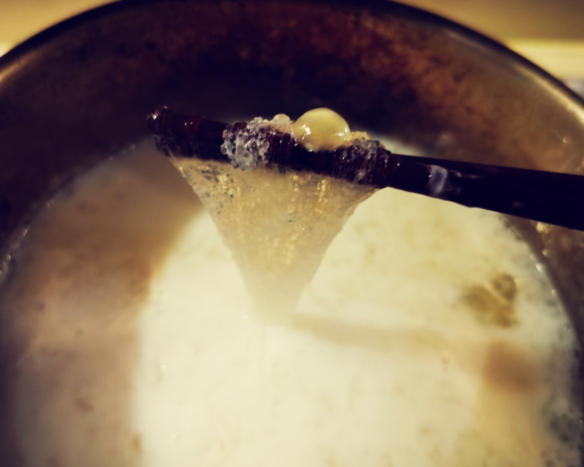 雪燕桃胶皂角米炖牛奶的做法 步骤8