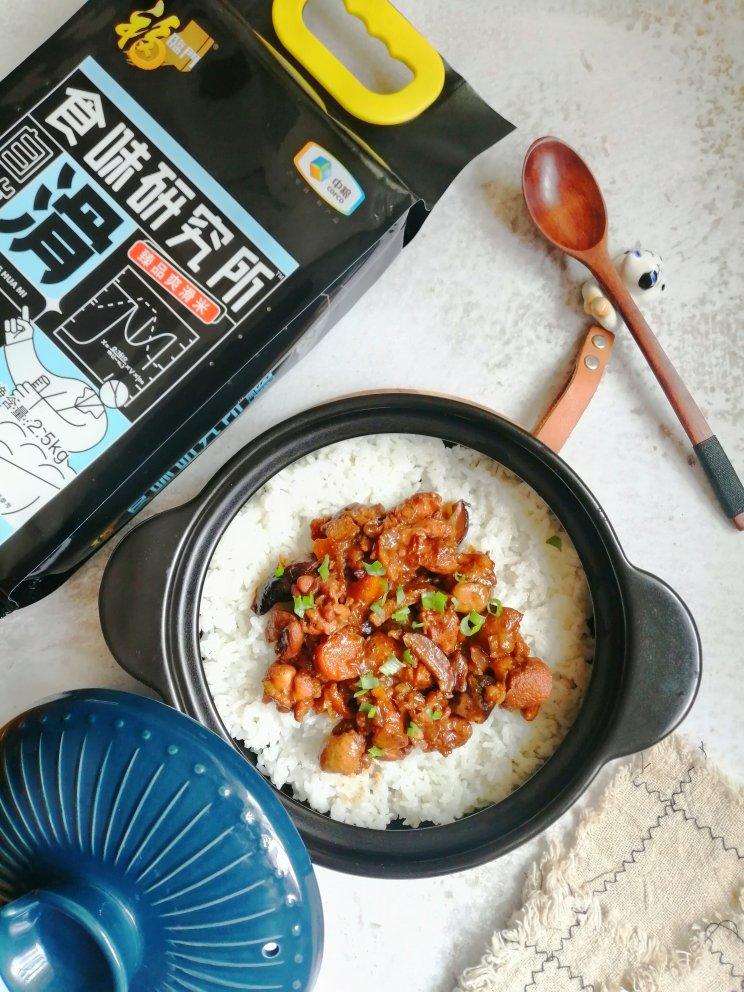 菌菇鸡肉煲仔饭