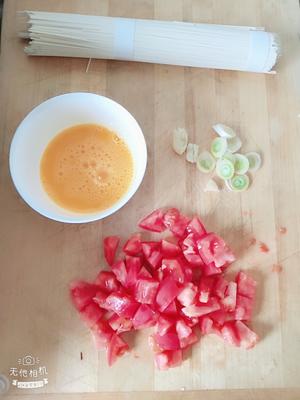 超香浓番茄鸡蛋面(简易)的做法 步骤1