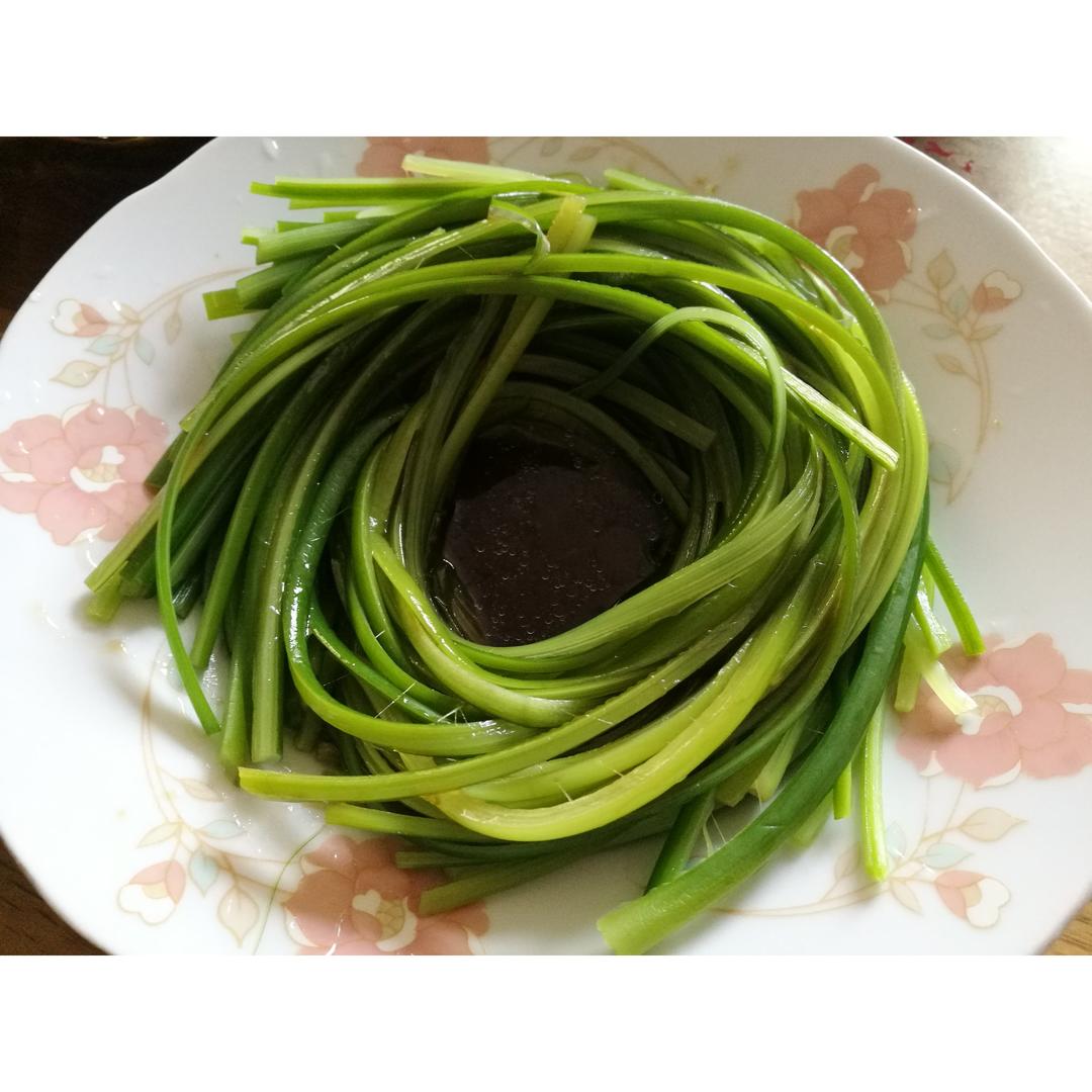 凉拌手撕蒜苔