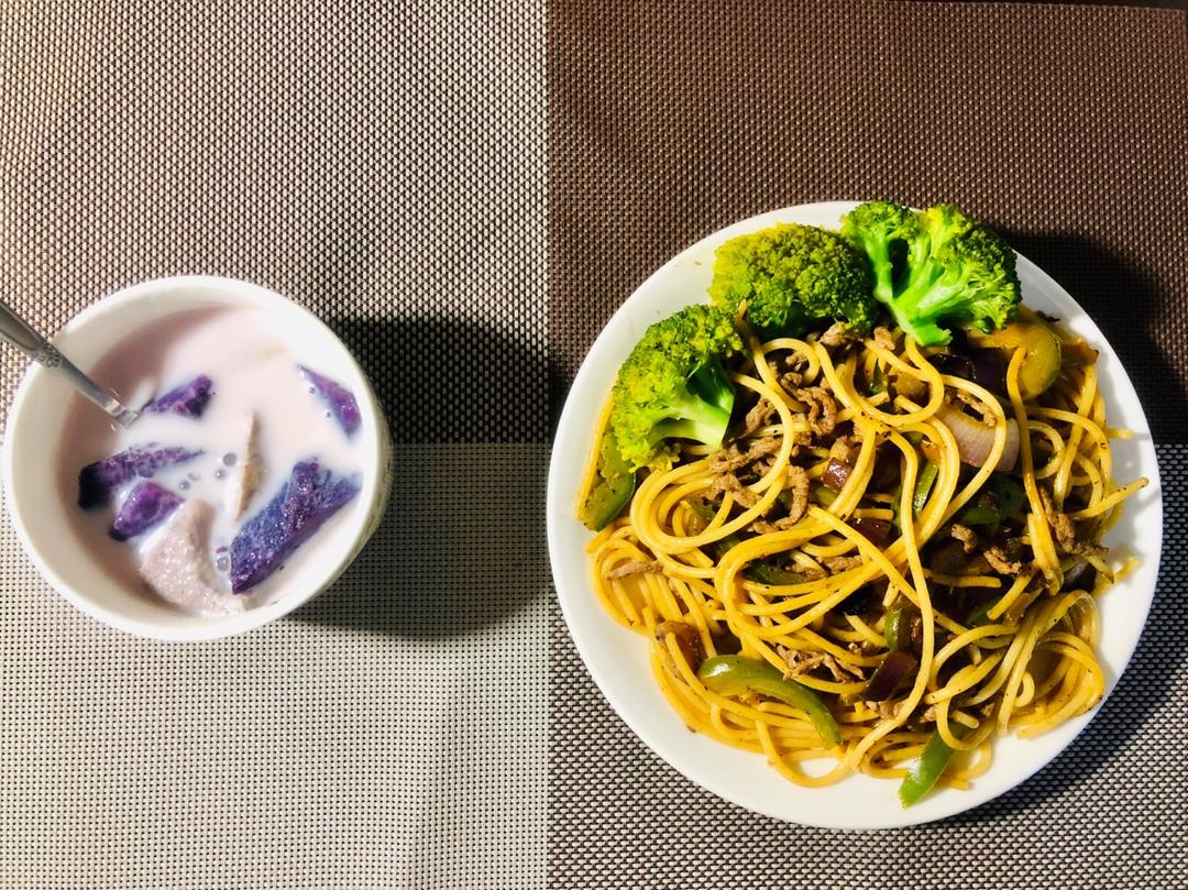 黑椒牛柳炒意面