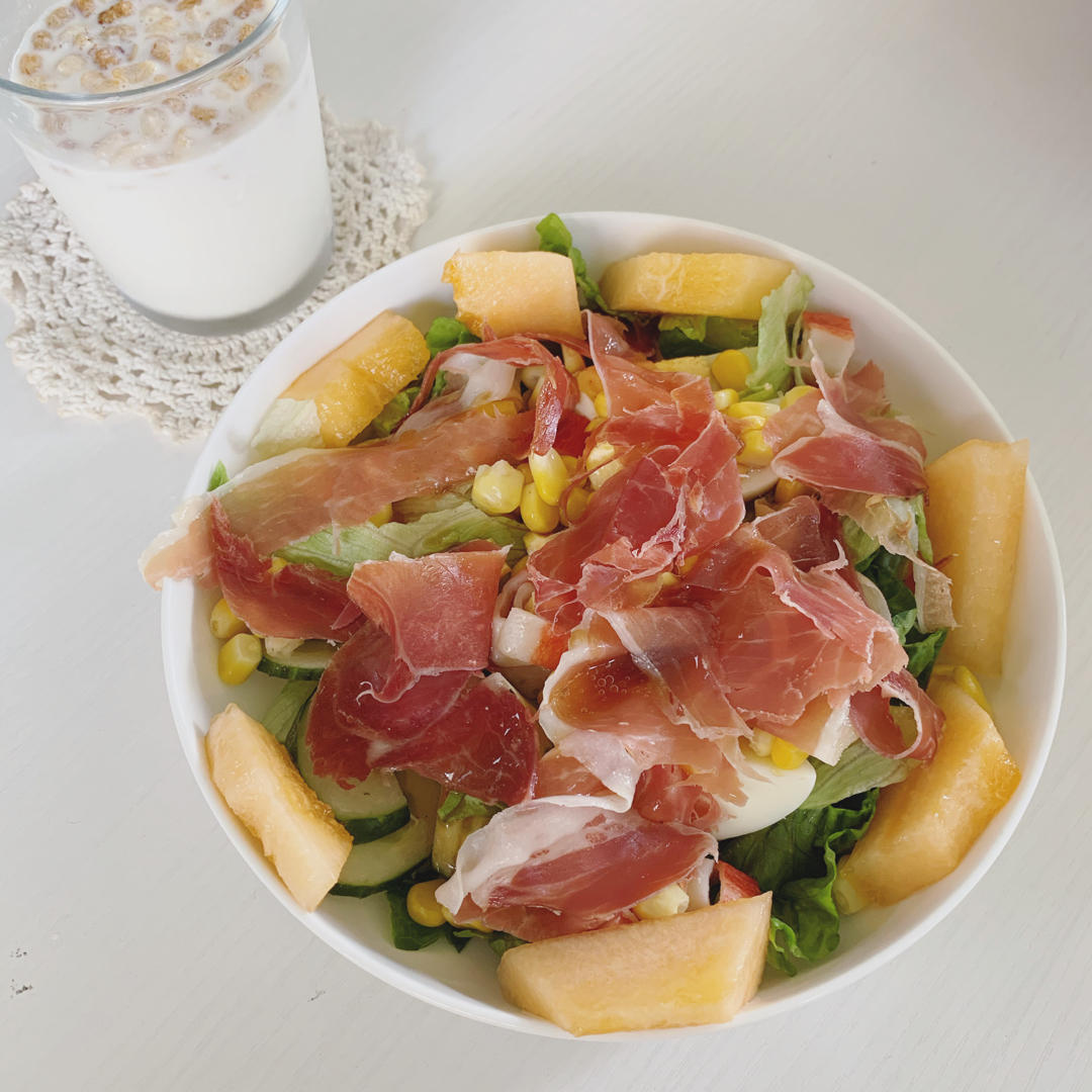 不吃沙拉会挂
Luscious salad