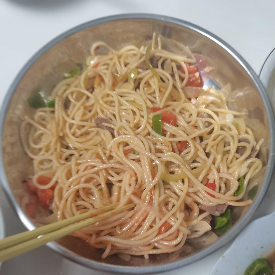 洋葱肉丝炒意面