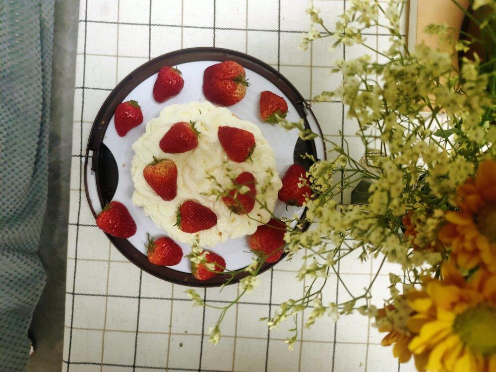 ins风草莓奶油蛋糕