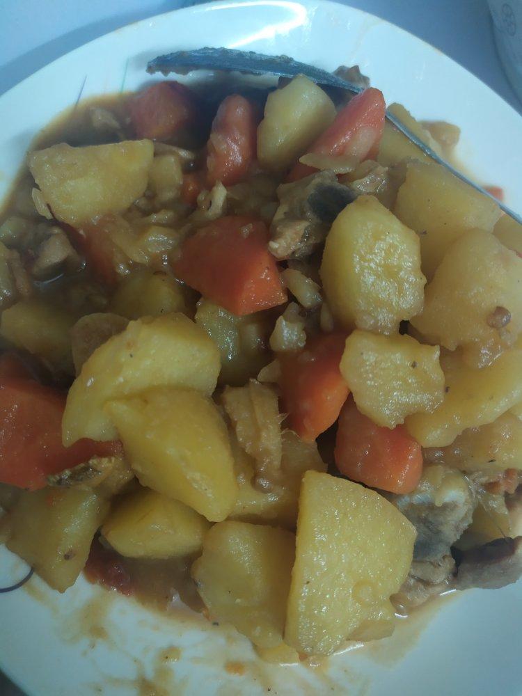土豆炖鸡大腿